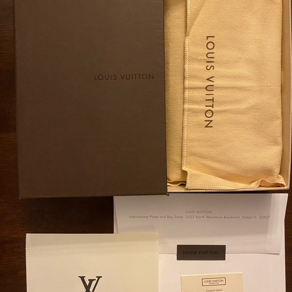 Louis Vuitton Emilie Wallet - Picture 8 of 15